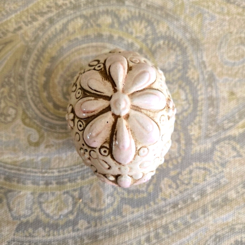 VINTAGE Floral Ceramic Decorative Egg